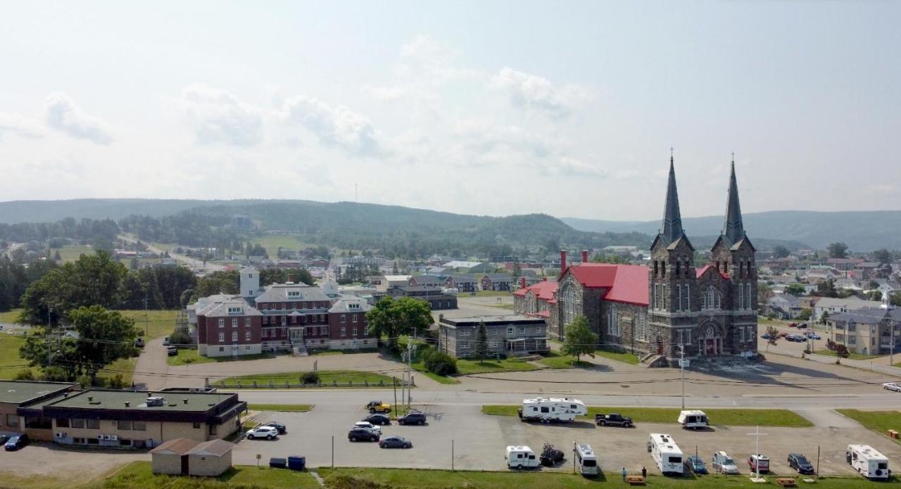 Le Couvent Lägenhet Sainte Anne-des-Chênes Exteriör bild